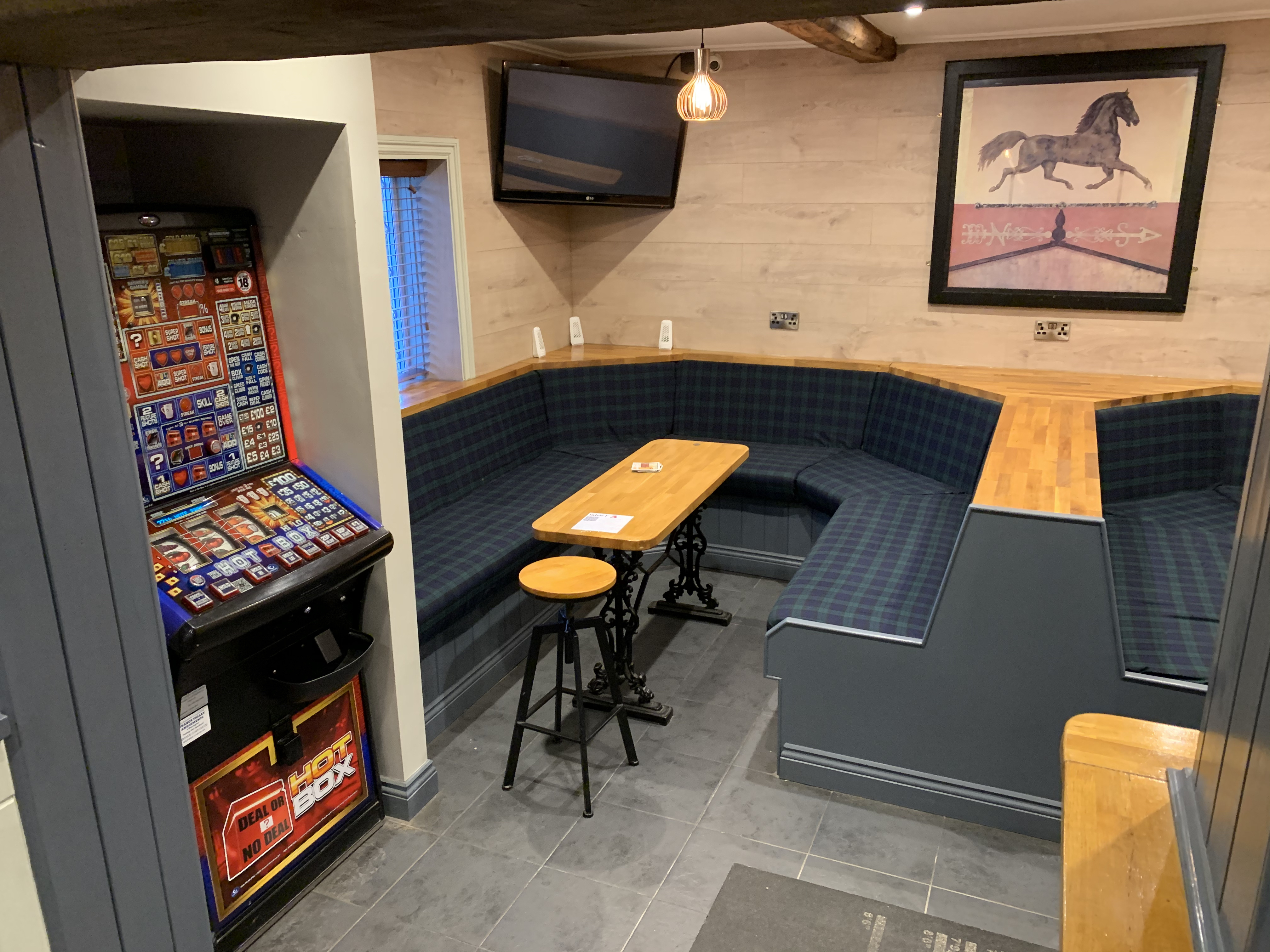 Saloon1